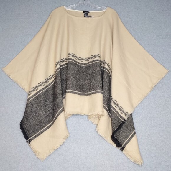 Rue 21 One Size Aztec Cream Gray Poncho Acrylic Frayed Boho Festival NWT Warm - Picture 2 of 12